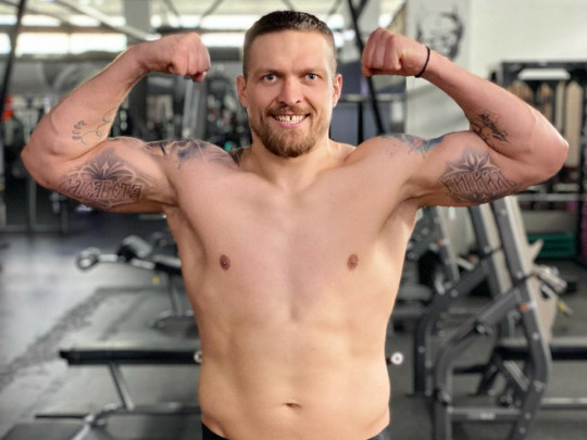 Вусики та їжачок: боксер Усик здивував черговою зміною іміджу