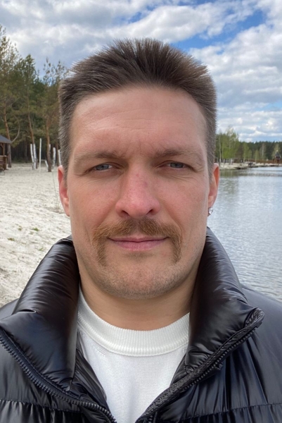 Вусики та їжачок: боксер Усик здивував черговою зміною іміджу