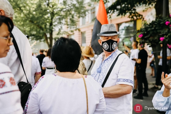 По Одессе прошел Мегамарш в вышиванках: как это было. Фоторепортаж