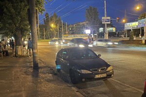 Одесситы начали парковаться на велополосе: какой штраф они заплатят