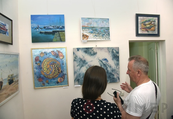 Одесские художники выясняли, кто из них лучше рисует море  