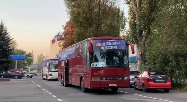 Жителей Донбасса массово свозят в Ростовскую область для голосования