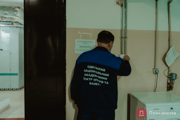 Айсберг искусства: огромный фоторепортаж о блеске и подземных «тайнах» одесского Оперного театра