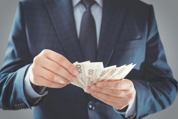 
monobank закроет непопулярный продукт в инвалюте: что будет с евро и долларами на картах
