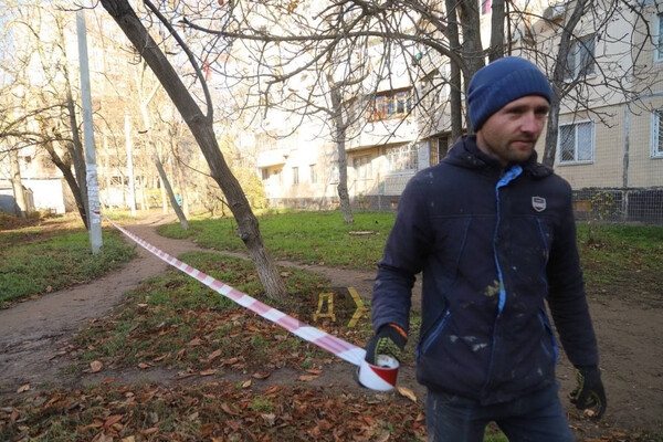 В Одессе застройщик забрал у людей двор и перекрыл проход к школе: что известно