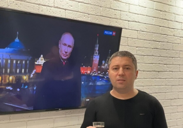 Депутат из Одесской области поздравил местных жителей с Новым Годом на фоне Путина 