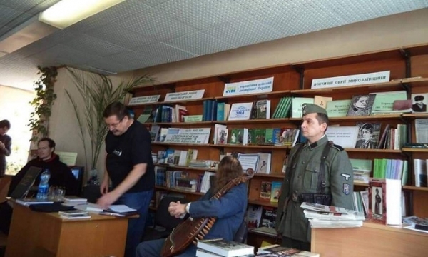 «Хуторские эсэсовцы с бандурой»: нардеп высмеял презентацию книги о дивизии СС в николаевской библиотеке