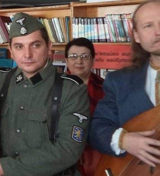 «Хуторские эсэсовцы с бандурой»: нардеп высмеял презентацию книги о дивизии СС в николаевской библиотеке