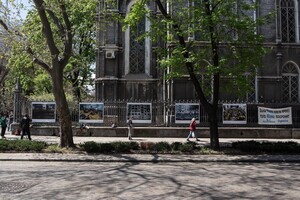 В Одессе открылась выставка украинской военной фотографии "Бок о бок"