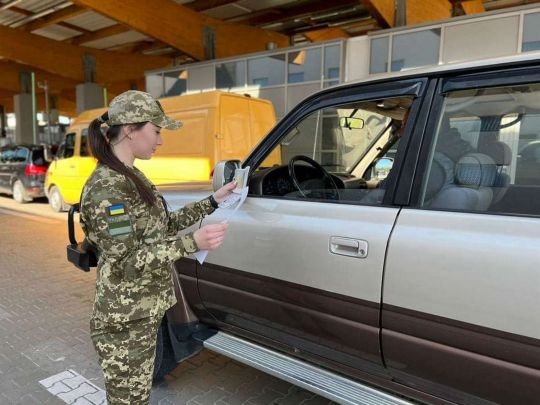 Айтішникам дозволять покинути Україну, незважаючи на військовий стан: названо причину