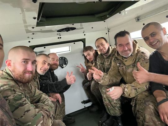 Офіцери, сержанти, солдати: в Україну повернулися понад 30 бранців рф