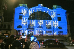 Сотни одесситов вышли полюбоваться световыми картинами на памятниках архитектуры (фото, видео)