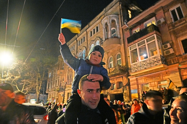 Сотни одесситов вышли полюбоваться световыми картинами на памятниках архитектуры (фото, видео)