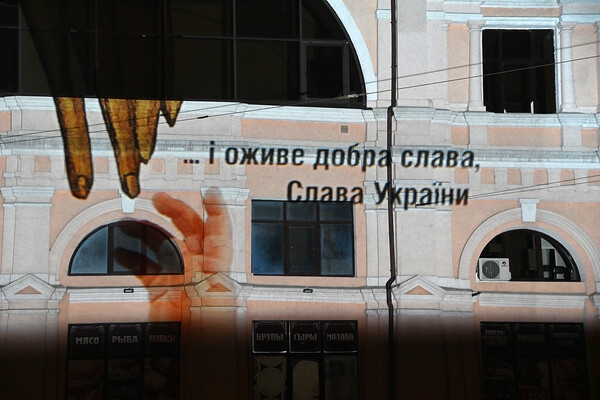Сотни одесситов вышли полюбоваться световыми картинами на памятниках архитектуры (фото, видео)