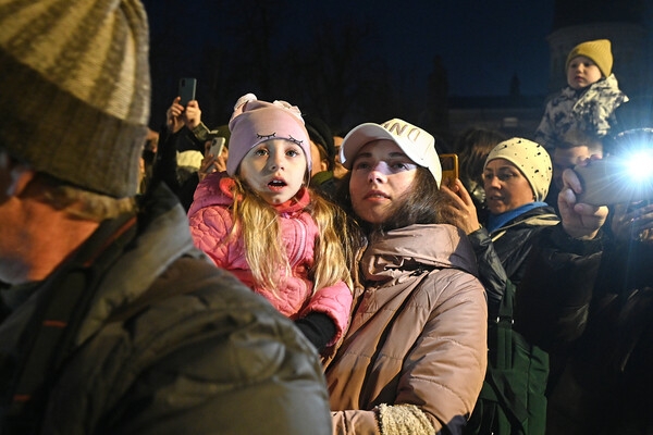 Сотни одесситов вышли полюбоваться световыми картинами на памятниках архитектуры (фото, видео)