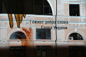 Сотни одесситов вышли полюбоваться световыми картинами на памятниках архитектуры (фото, видео)
