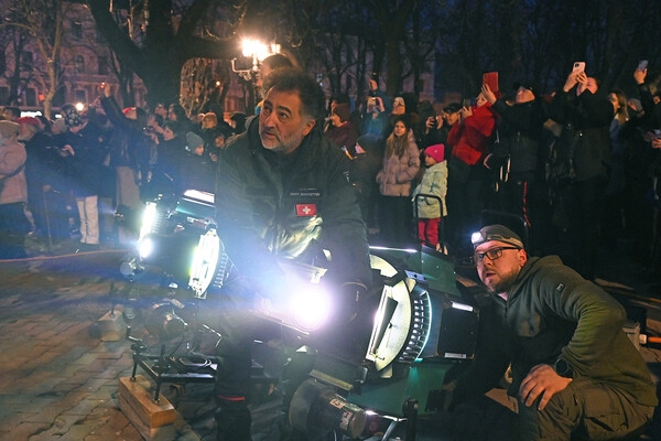 Сотни одесситов вышли полюбоваться световыми картинами на памятниках архитектуры (фото, видео)