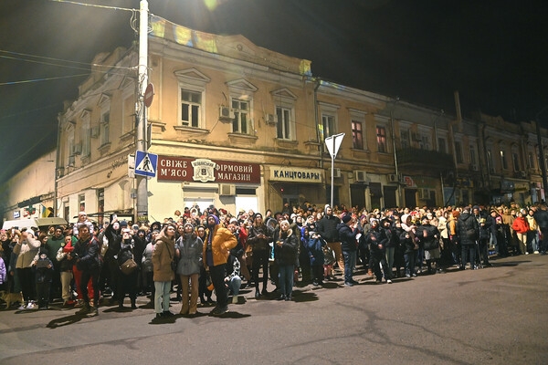 Сотни одесситов вышли полюбоваться световыми картинами на памятниках архитектуры (фото, видео)