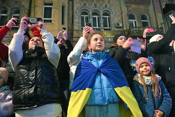 Сотни одесситов вышли полюбоваться световыми картинами на памятниках архитектуры (фото, видео)