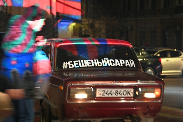 Сотни одесситов вышли полюбоваться световыми картинами на памятниках архитектуры (фото, видео)