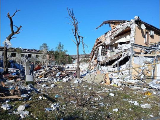 «Бажають убивати мирних людей навіть на святу Трійцю»: вночі ворог знову атакував Україну ракетами з Каспію (фото, відео)