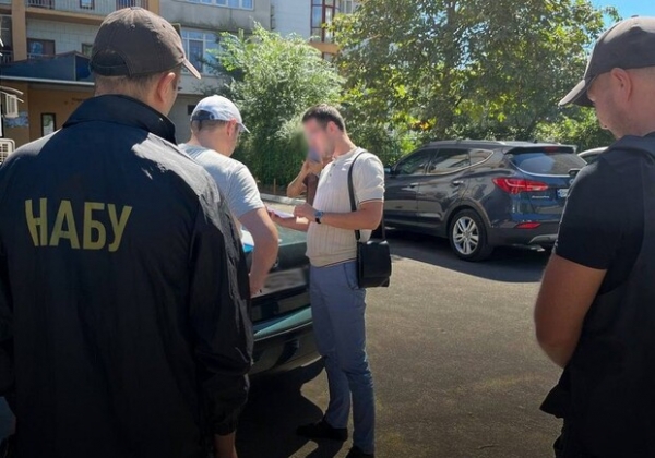 В Одессе сообщили о подозрении во взятничестве судье и адвокату