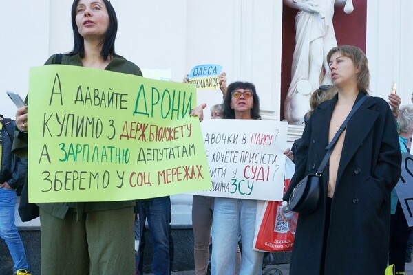 Одесситы снова вышли на протест против неуместных во время войны тендеров