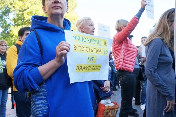 Одесситы снова вышли на протест против неуместных во время войны тендеров