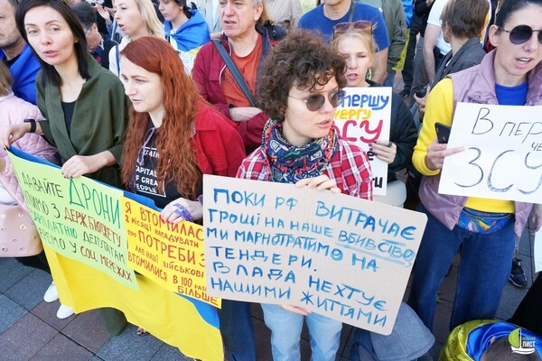 Одесситы снова вышли на протест против неуместных во время войны тендеров