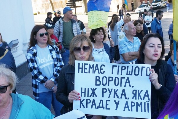 Одесситы снова вышли на протест против неуместных во время войны тендеров