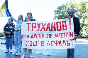 Одесситы снова вышли на протест против неуместных во время войны тендеров