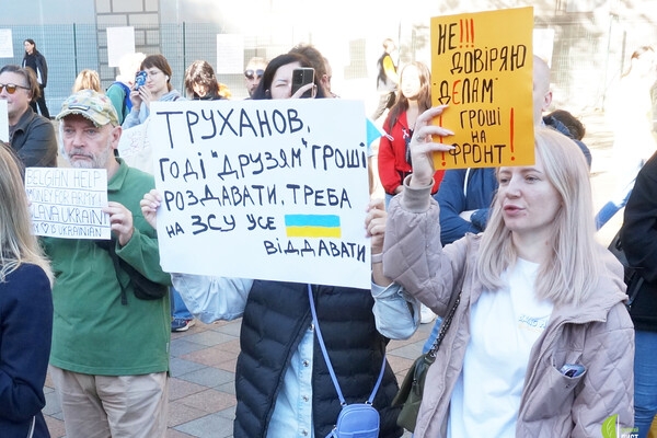 Одесситы снова вышли на протест против неуместных во время войны тендеров