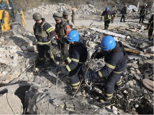 Жахливі кадри: в поліції показали перші хвилини після удару росіян по кафе на Харківщині