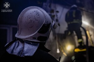 В Одессе вспыхнул масштабный пожар в частном доме: подробности