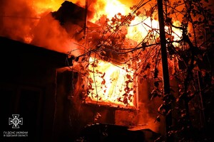 В Одессе вспыхнул масштабный пожар в частном доме: подробности