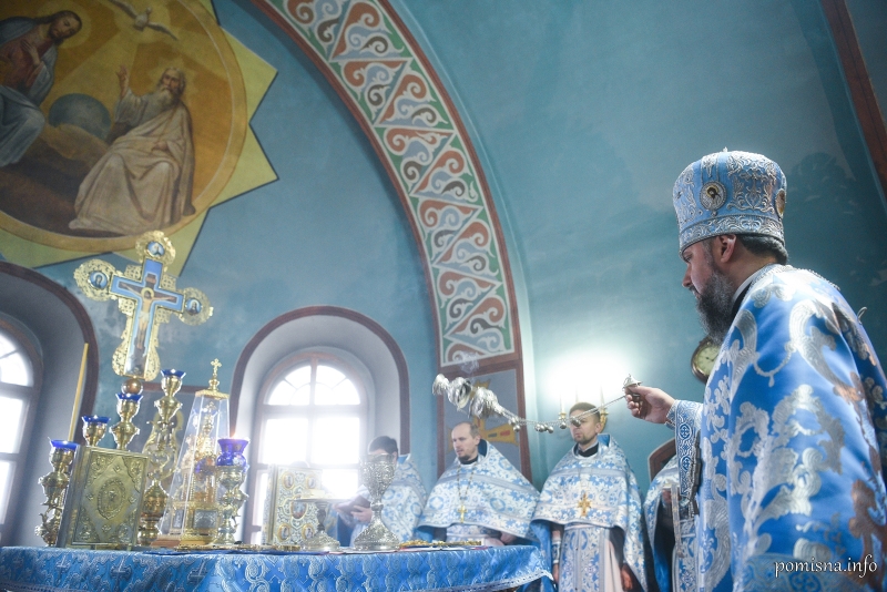 Пошук первоцвіту, «топтання рясту», випікання проскури й виконання «кривого танцю»: народні обряди, прикмети та заборони Благовіщення