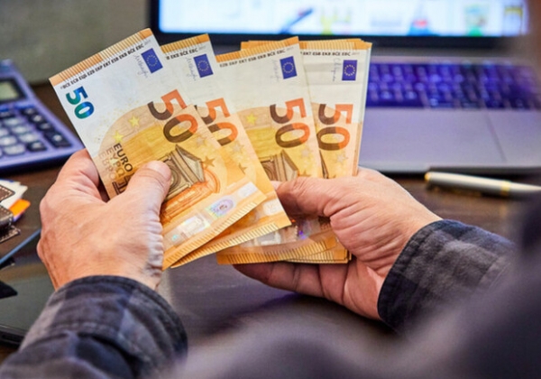 Курс валют в Украине 19 мая 2024: сколько стоит доллар и евро