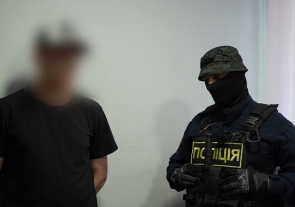 За тысячу долларов снял с военного учета автомобиль: в Одессе задержали работника ТЦК