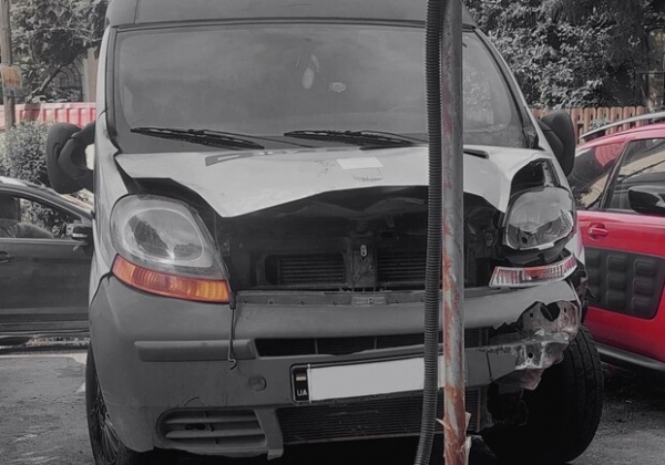 В Одессе неизвестные подожгли эвакуационный автомобиль боевого медика