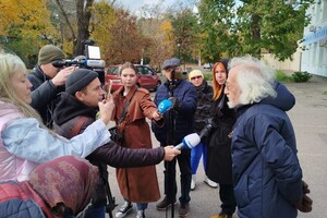 На фасаде Одесской киностудия открыли памятную доску Кире Муратовой