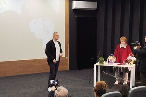 На фасаде Одесской киностудия открыли памятную доску Кире Муратовой