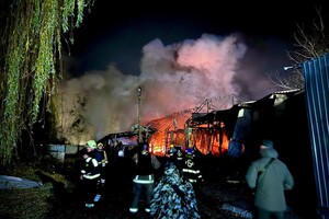 Во время  ночной атаки Одессы пострадали дома, склады и автомобили: есть раненые