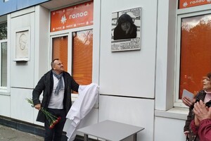 На фасаде Одесской киностудия открыли памятную доску Кире Муратовой