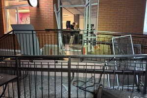 Во время  ночной атаки Одессы пострадали дома, склады и автомобили: есть раненые