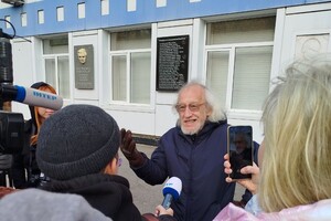 На фасаде Одесской киностудия открыли памятную доску Кире Муратовой