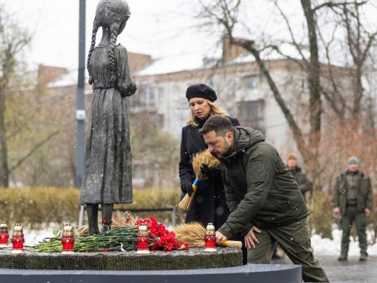«Наш обов'язок — пам'ятати та говорити світові правду про геноцид»: Зеленський вшанував пам'ять жертв Голодоморів в Україні (фото, відео)