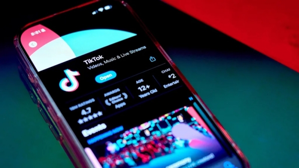 TikTok возвращается в американские магазины приложений