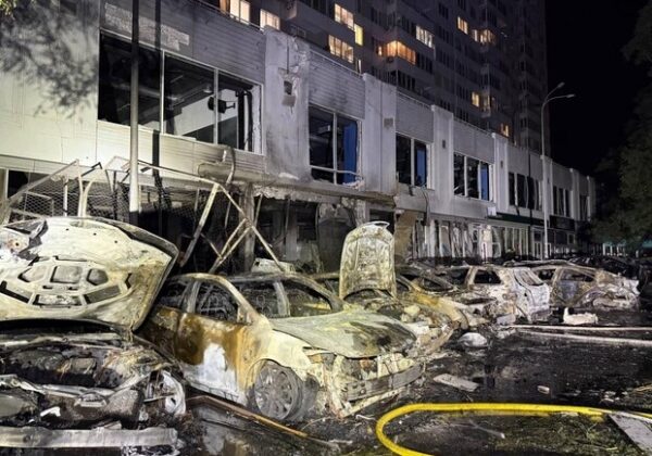 Одесса ночью под атакой дронов: сгоревшие авто, поврежденные многоэтажки, пострадавший