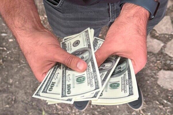 Права за две тысячи долларов: в Одессе молодой человек зарабатывал на услугах сервисных центров