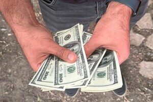 Права за две тысячи долларов: в Одессе молодой человек зарабатывал на услугах сервисных центров
